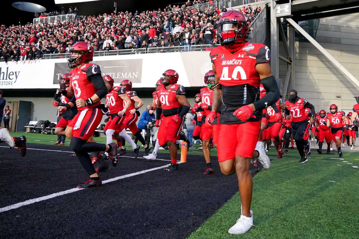 The Cincinnati Bearcats take the field ahead of kickoff in of the American Athletic Conference championship football game against the Houston Cougars, Saturday, Dec. 4, 2021, at Nippert Stadium in Cincinnati. Houston Cougars At Cincinnati Bearcats Aac Championship Dec 4